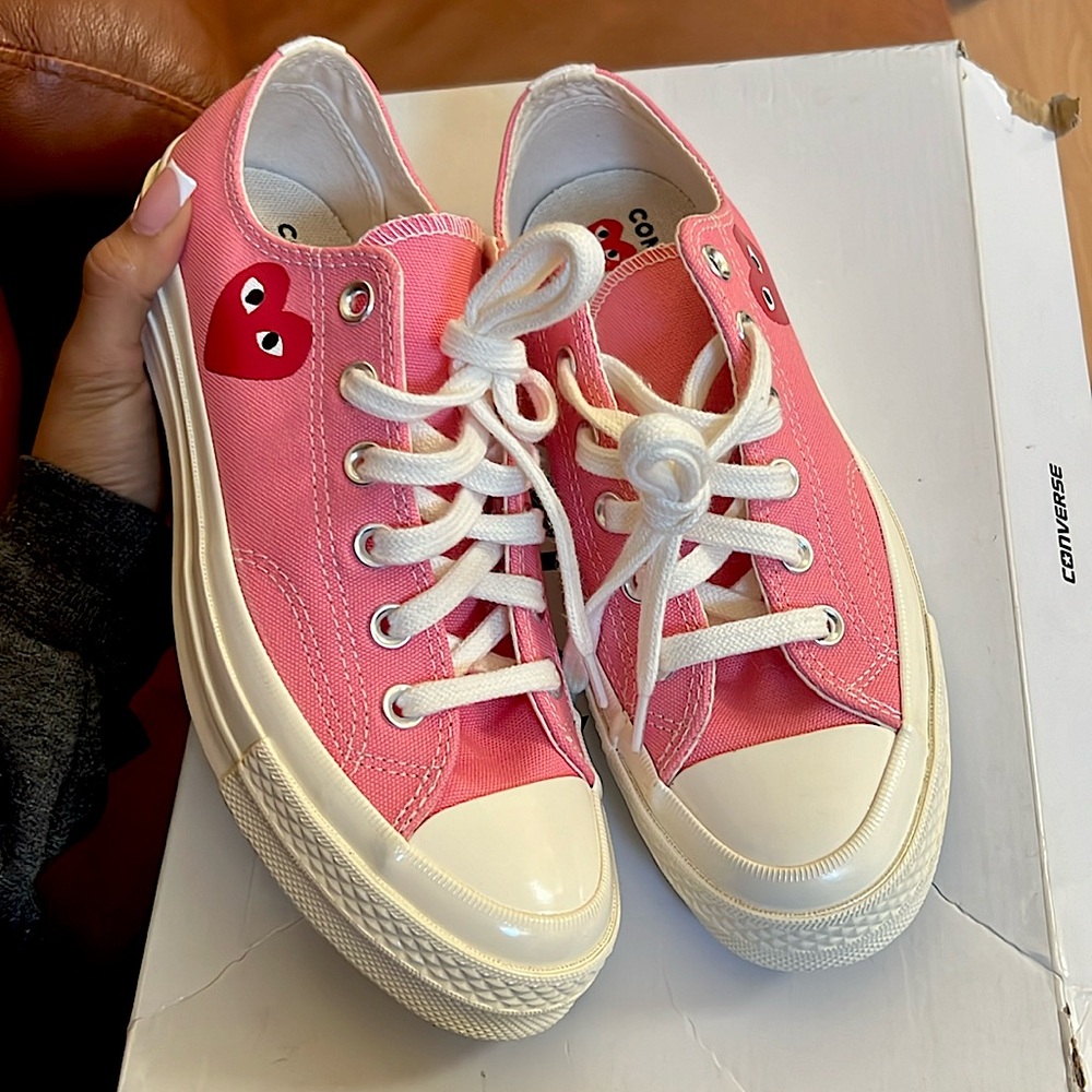 CDG CONVERSE PLAY in the color pink🩷